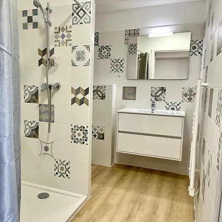 Easy 2* Ajaccio (Corsica)