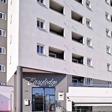 Aparthotel Easy 2*