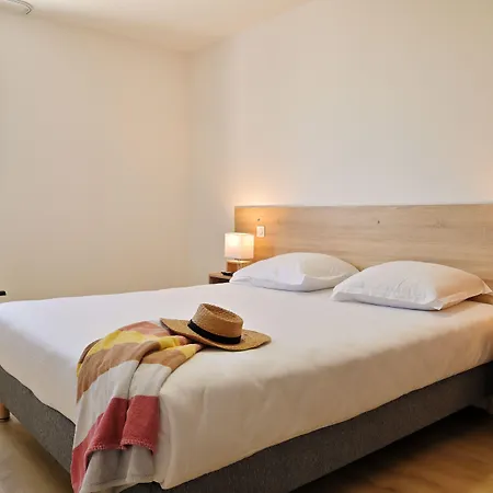Easy Aparthotel 2*